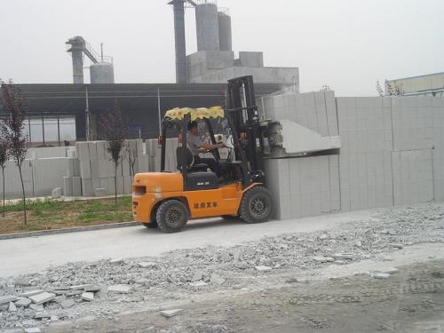 Mbërthenëse e bllokut të çimentos Forklift